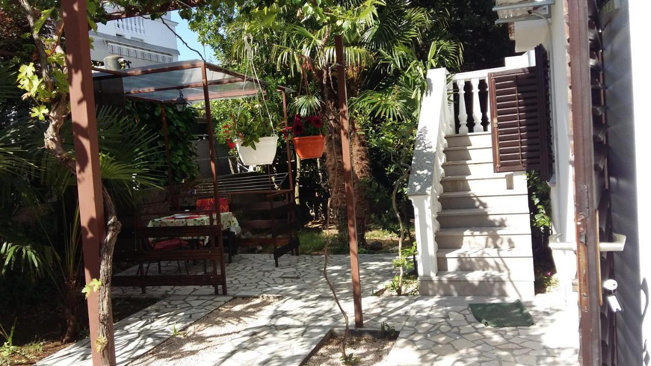 Apartments Karmelic Малинска Екстериор снимка