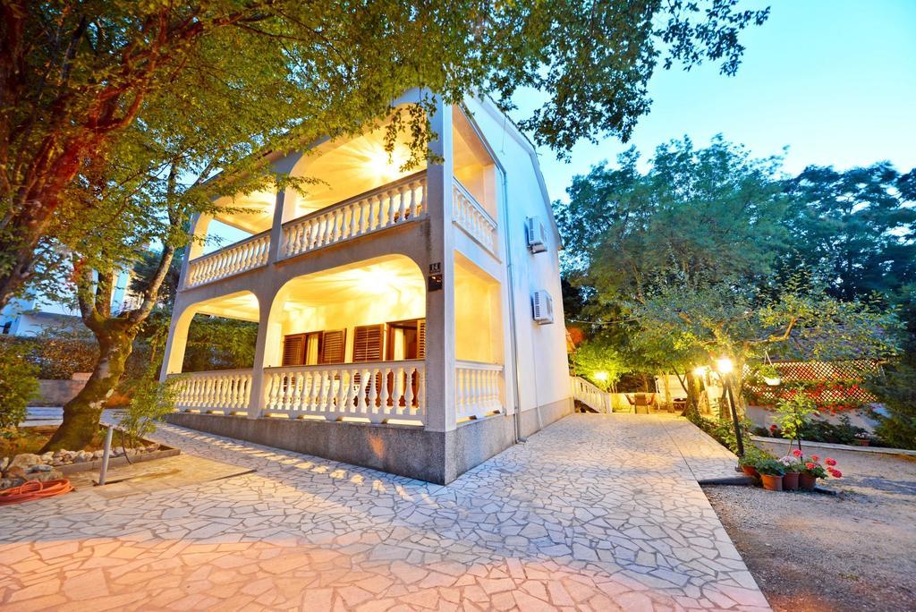 Apartments Karmelic Малинска Стая снимка