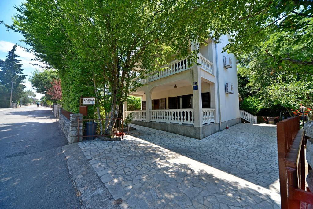 Apartments Karmelic Малинска Стая снимка