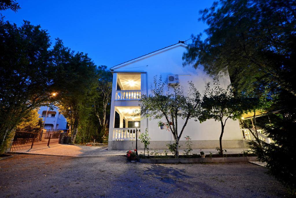Apartments Karmelic Малинска Екстериор снимка