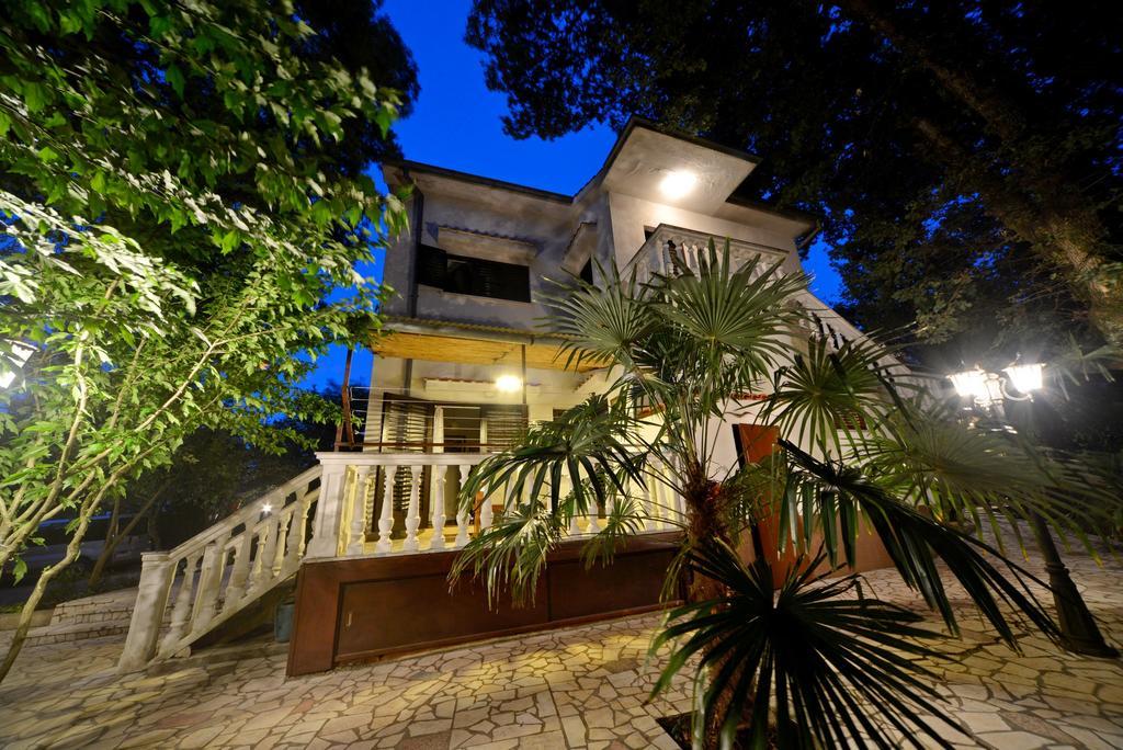 Apartments Karmelic Малинска Екстериор снимка