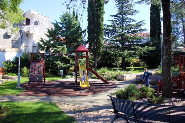 Apartments Karmelic Малинска Екстериор снимка