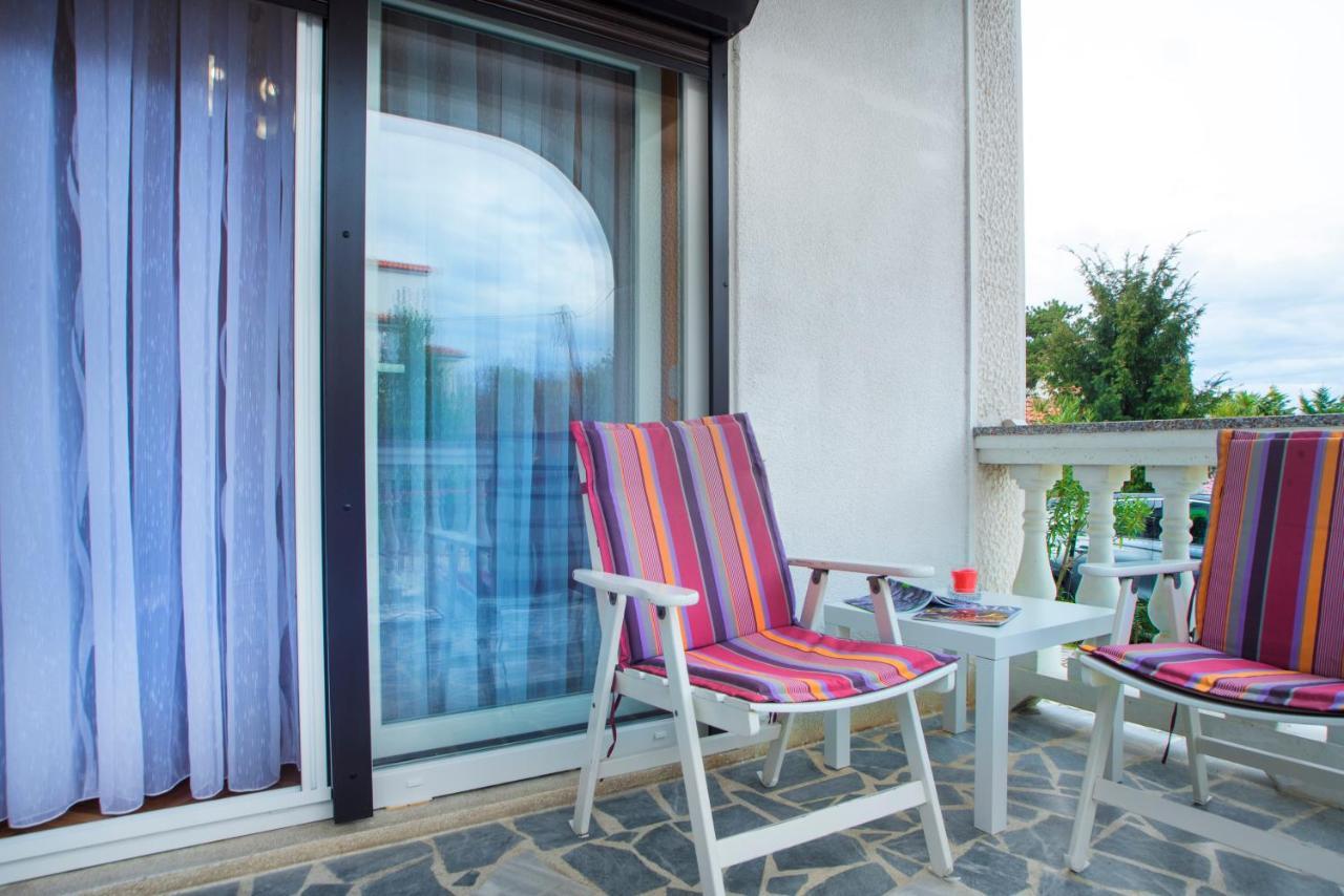 Apartments Karmelic Малинска Екстериор снимка