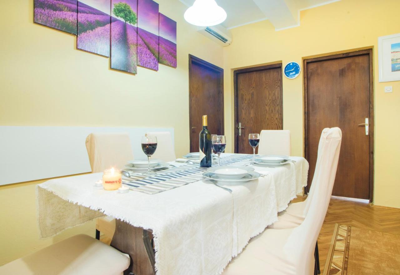 Apartments Karmelic Малинска Екстериор снимка