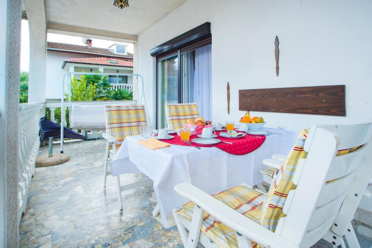 Apartments Karmelic Малинска Екстериор снимка