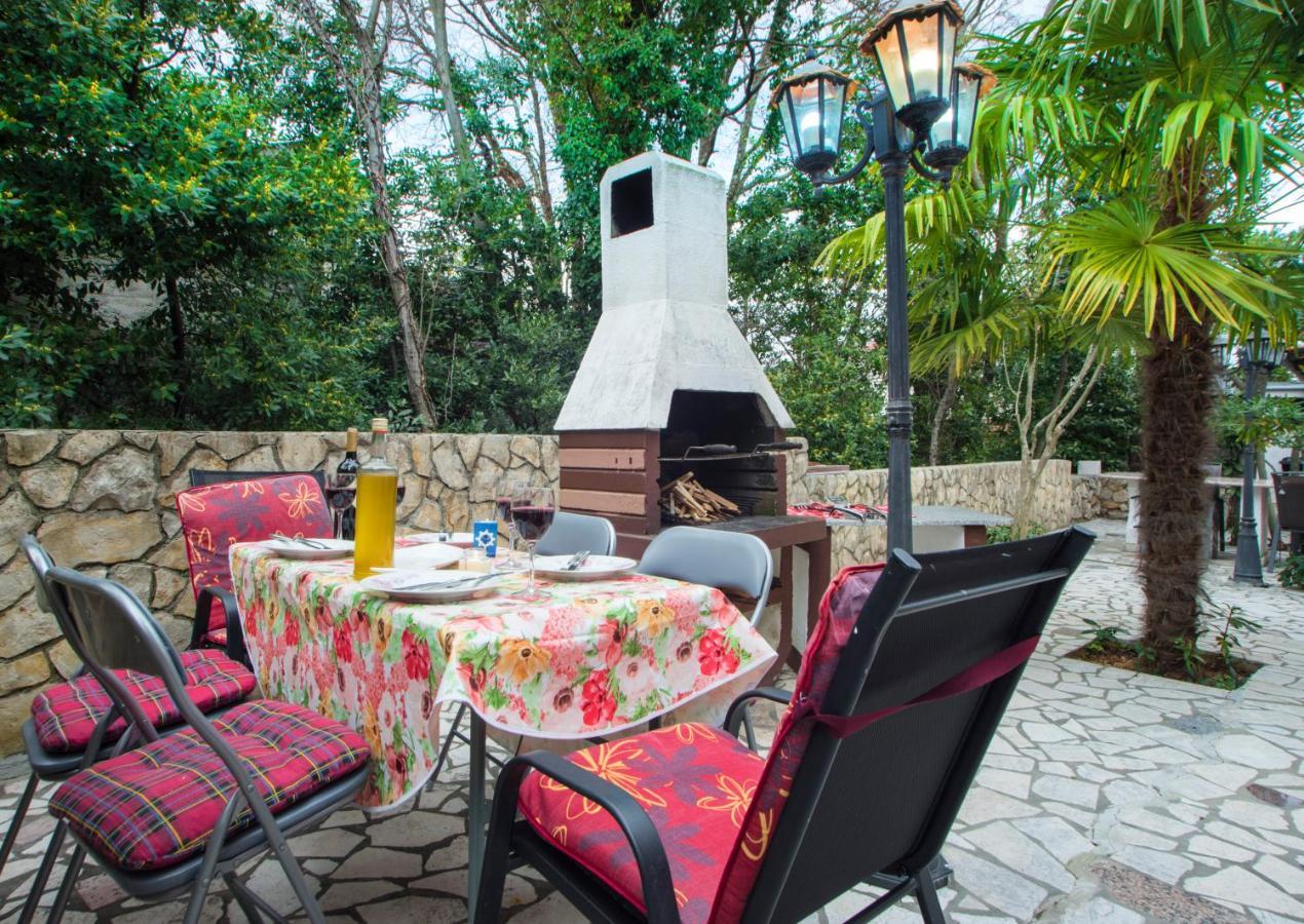 Apartments Karmelic Малинска Екстериор снимка