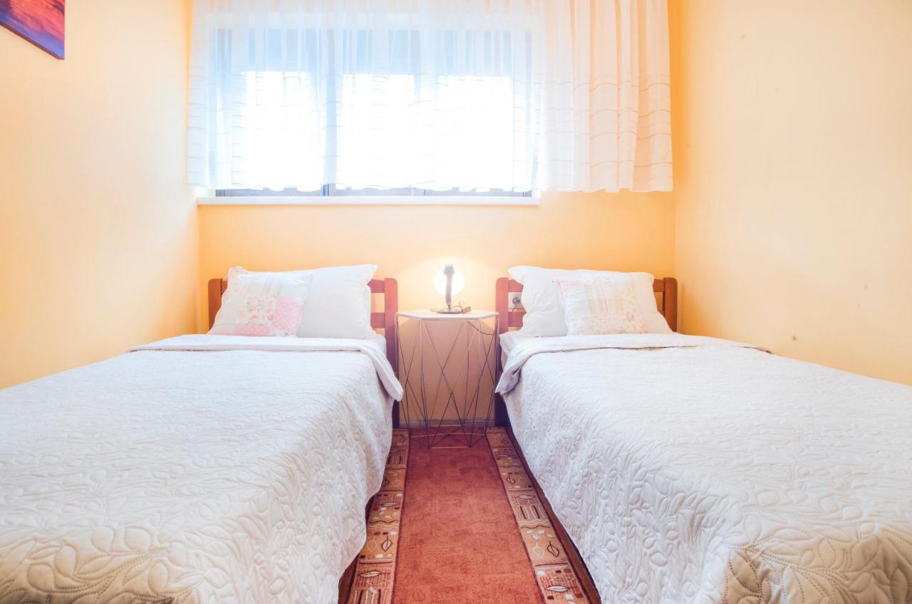 Apartments Karmelic Малинска Екстериор снимка