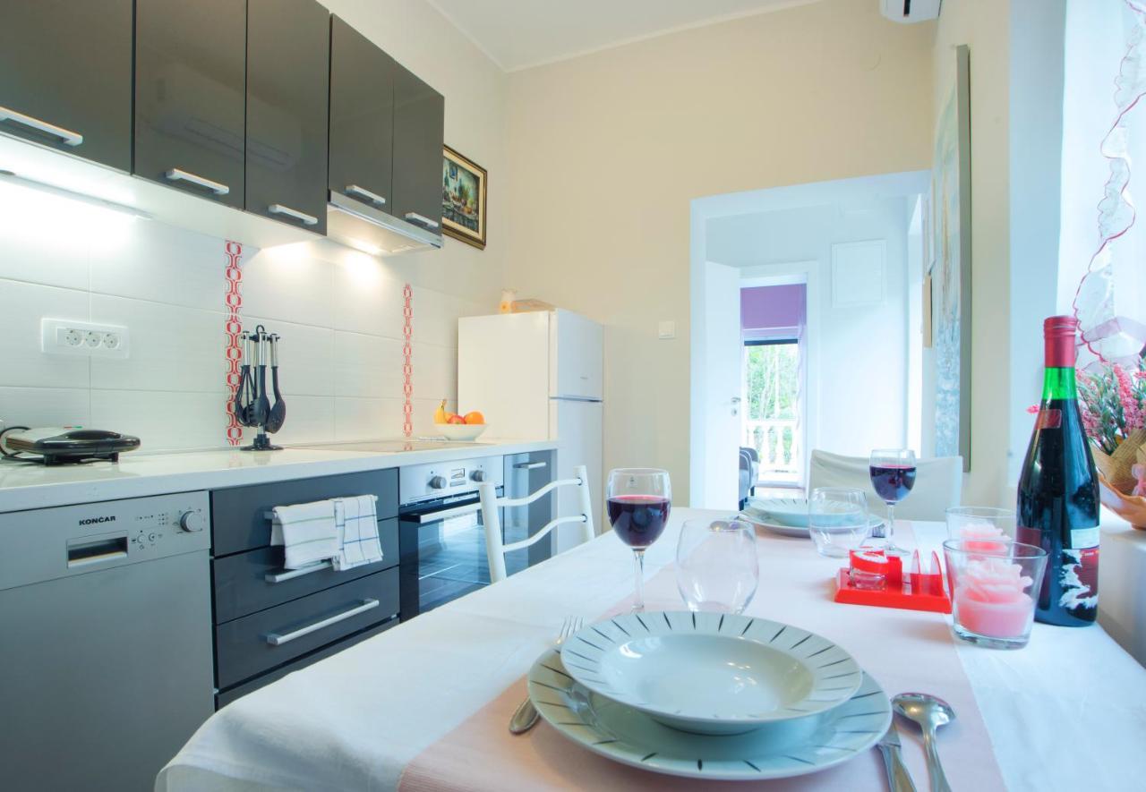Apartments Karmelic Малинска Екстериор снимка