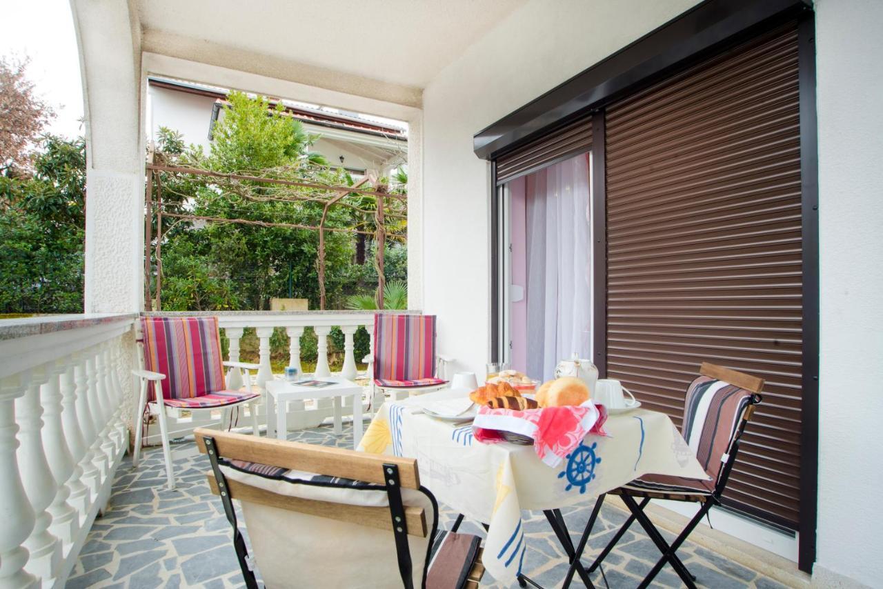 Apartments Karmelic Малинска Екстериор снимка