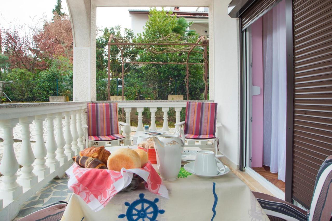 Apartments Karmelic Малинска Екстериор снимка