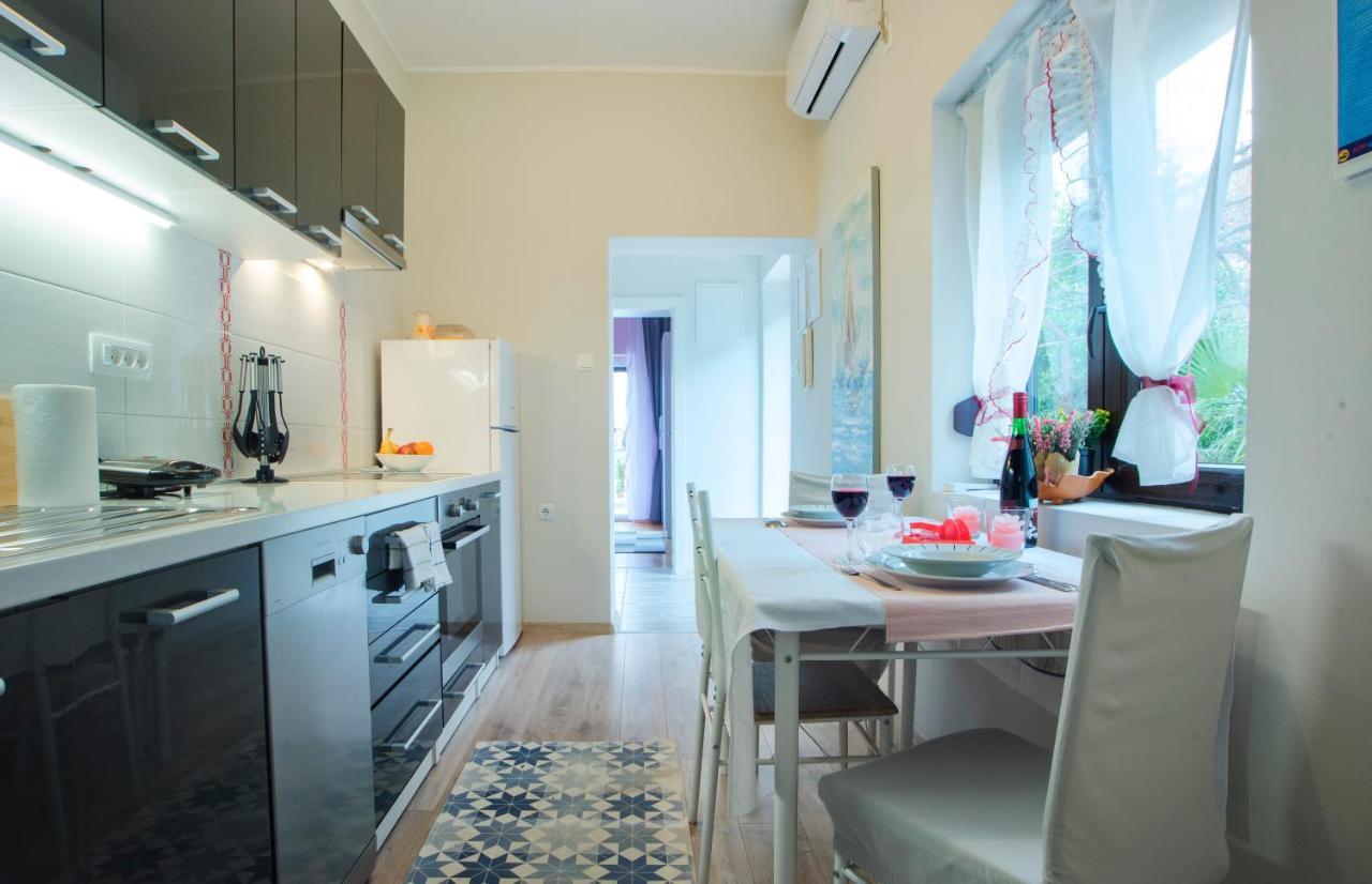 Apartments Karmelic Малинска Екстериор снимка