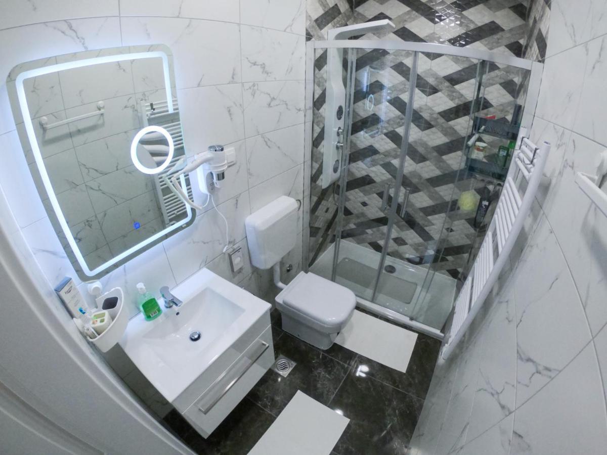 Apartments Karmelic Малинска Екстериор снимка